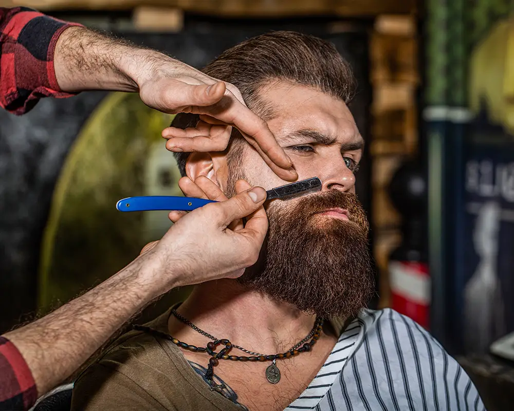 Close-up van baardverzorging met premium scheerproducten in Hilversum.